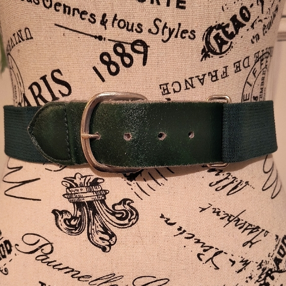 Green Adjustable Belt with Silver Buckle. Size Small/Medium. Excellent Condition - Picture 3 of 4